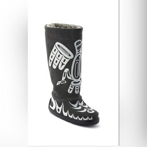 Winter Corrine hunt tamarack boots.